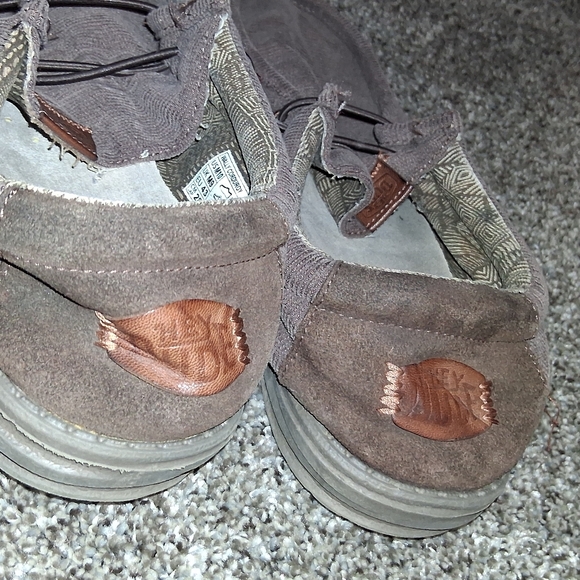 Hey Dude Chocolate Wally Corduroy Loafers Size 10 - Picture 3 of 7